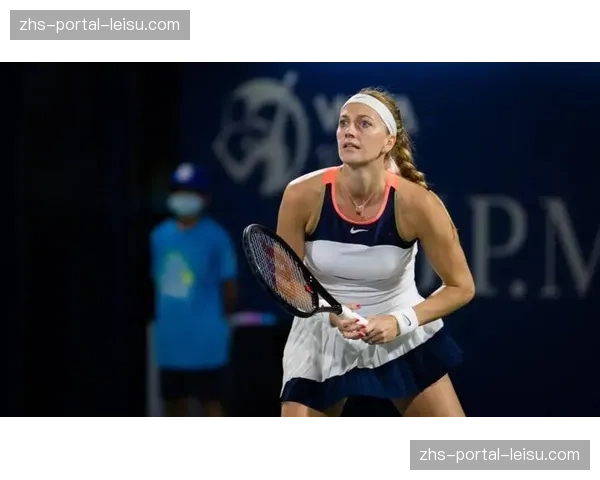 特写:斯瓦泰克在斯图加特赛场救球后膝盖擦伤,短暂医疗暂停 特写:斯瓦泰克在斯图加特赛场救球后膝盖擦伤,短暂医疗暂停